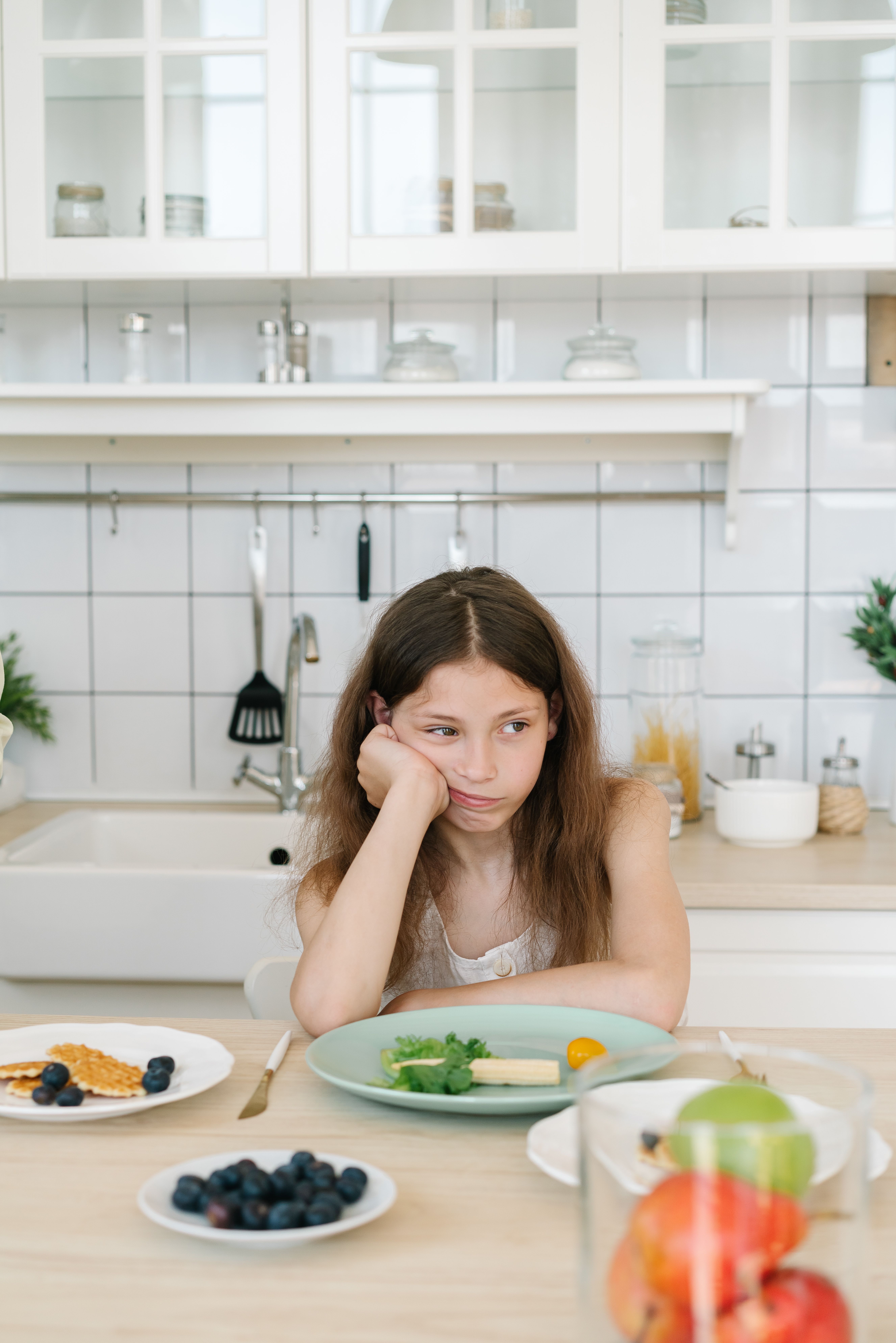 Enfant rencontrant des difficultés de comportement alimentaire pendant les repas